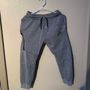 Girls Gray Nike Capri Joggers